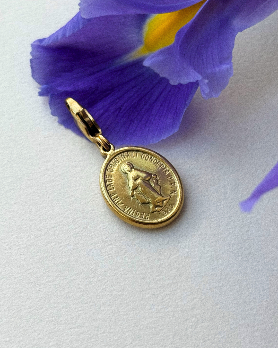 Golden Madonne - Charm